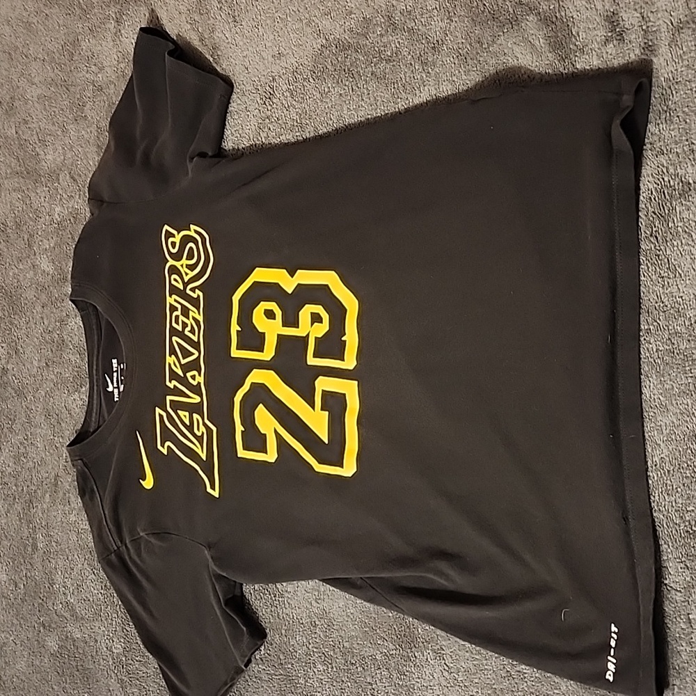 Mens THE NIKE TEE size small. Official NBA gear. Black and Yellow